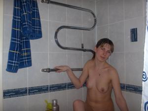 Худая немка принимает ванну - фото #11