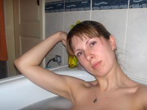Худая немка принимает ванну - фото #13