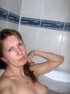 Худая немка принимает ванну - фото #18