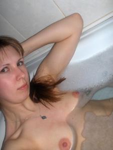 Худая немка принимает ванну - фото #19