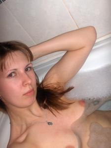 Худая немка принимает ванну - фото #22