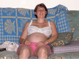 Беременная француженка с большими сиськами - фото #9