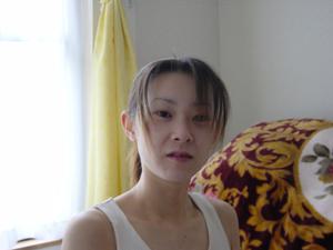 Волосатая промежность молодой японской домохозяйки - фото #13