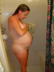 Голая беременная баба после пляжа - фото #4