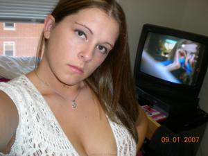 Впечатляющая грудь молодой жены - фото #36