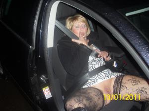 Было не втерпеж и женщина дрочила киску в машине - фото #22