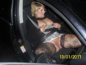 Было не втерпеж и женщина дрочила киску в машине - фото #24