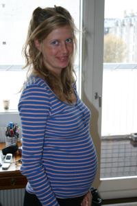 Обнаженная блондинка беременная и не очень - фото #8