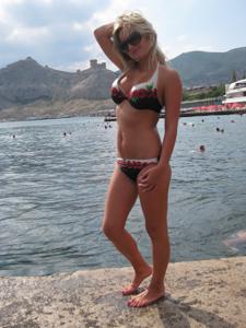 Блондинка неплохо загорела в отпуске - фото #28