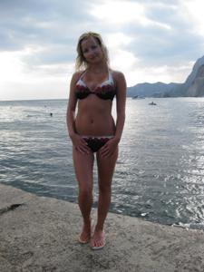 Блондинка неплохо загорела в отпуске - фото #41