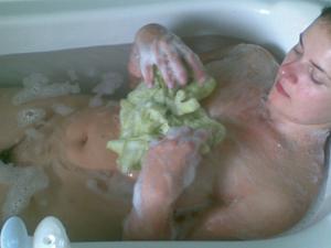 Пухлик принимает ванну - фото #31