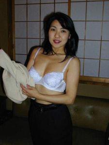 Скромная японская домохозяйка - фото #9