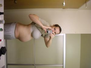 С беременной молодой женушкой - фото #9