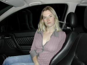 Француженка Софи в машине и дома - фото #12