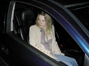 Француженка Софи в машине и дома - фото #2