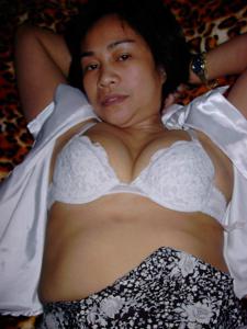 Филиппинка Дина сосет и принимает ванну - фото #36