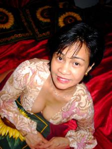 Филиппинка Дина сосет и принимает ванну - фото #61
