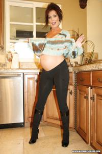 Зрелая беременная красотка долбится с негром в задницу - фото #4