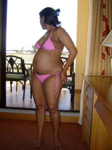 Беременная зрелая индианка с голой пиздой и жопой - фото #6