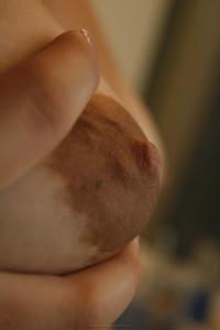 Беременная девушка с коричневыми сосками немного шалит - фото #21