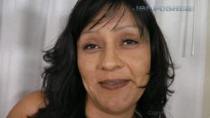 Пышная мексиканская женушка отсосала мужу от первого лица - фото #5