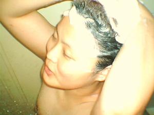 Азиатка с животиком принимает душ - фото #8