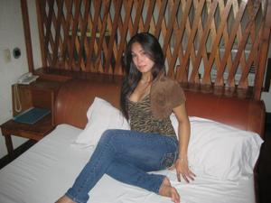 Фото с тайской девушкой, отсасывающей пенис в номере отеля у туриста - фото #18