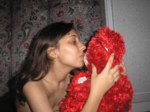 Домашние фото с арабской девушкой показывающей большие сиськи и маленькую попку - фото #57