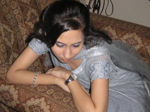 Домашние фото с арабской девушкой показывающей большие сиськи и маленькую попку - фото #74