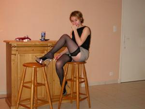 Француженка без трусов позирует в красивых эротичных чулочках - фото #62