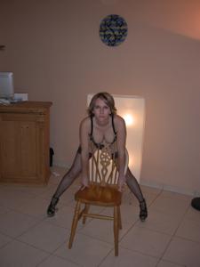 Француженка без трусов позирует в красивых эротичных чулочках - фото #88