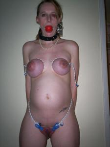 Эротическое шоу в исполнении сисястой белоснежной модельки - фото #43