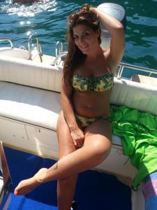 Уникальные снимки итальянок в купальниках и красивых эротичных платьях - фото #22