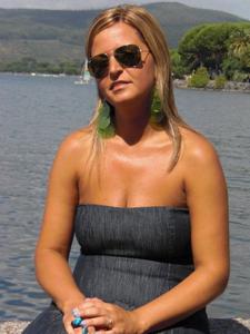 Уникальные снимки итальянок в купальниках и красивых эротичных платьях - фото #37