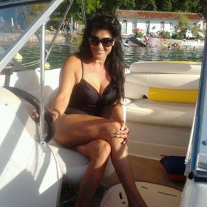Уникальные снимки итальянок в купальниках и красивых эротичных платьях - фото #46