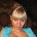 Грудастая русская блондинка показывает все и сосет - фото #1