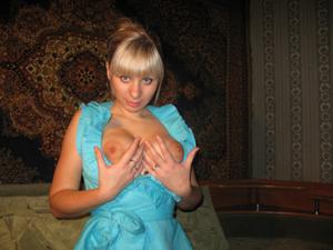 Грудастая русская блондинка показывает все и сосет - фото #50