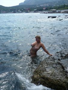 Молодая русская пышка с сексуальным телом - фото #14
