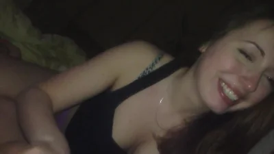 Chupa de maravilla e incluso lame los testículos