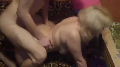 Fucks an older blonde in the ass