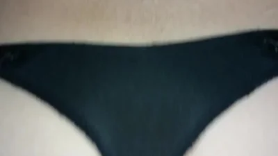 Mujer turca con la parte inferior de la espalda peluda es follada a cuatro patas