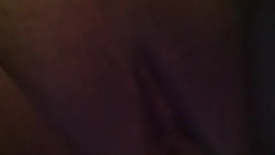 Se folla a sí mismo con un plátano