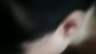 Valentina succhia il piccolo cazzo di suo marito