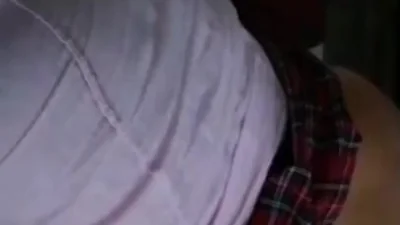 Il marito guarda la moglie ricevere sesso orale dal suo amante