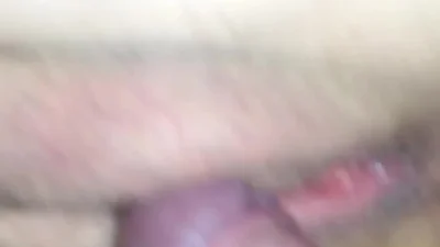 Petite bite pénètre son vagin