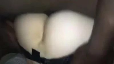 Usando camisinha, um amante negro transa com uma mulher casada