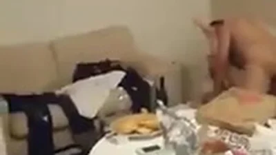 Marito filma il suo vicino che scopa sua moglie