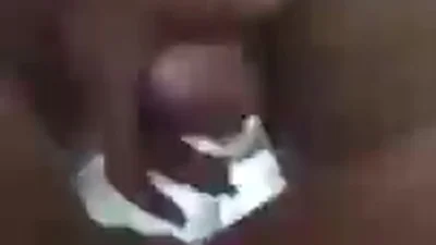 Turco ejacula no púbis raspado de uma russa