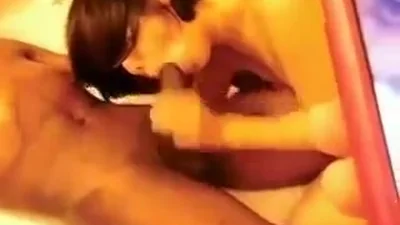 Hombre negro folla a una mujer asiática en su coño apretado delante de su marido cornudo