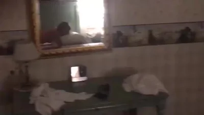 Baise torride avec une rousse, qui se fait baiser à la levrette par un mec